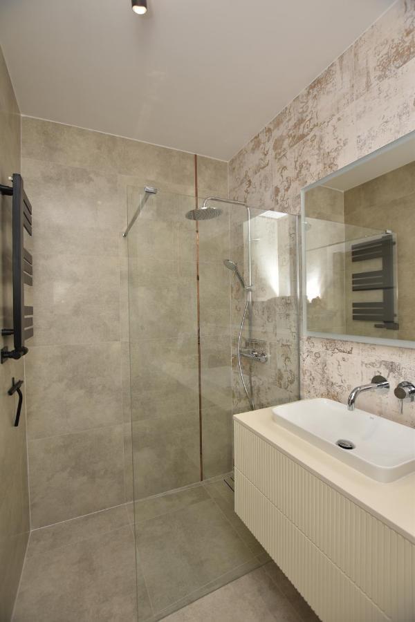Apartament Nr 50, 2 Sypialnie, Wygodny Parking Podziemny Thorn Exterior foto
